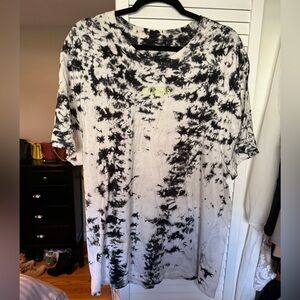 Guess mens tshirt size XL